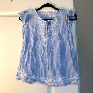 E & M Embroidered Flower Pattern Blue Strips Blouse Size SMALL - EUC